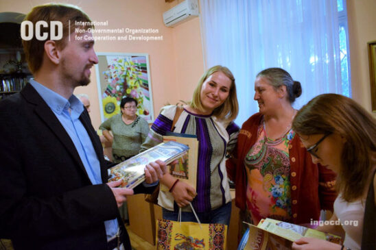 The international delegation in the Vinnytsia Regional Center of Ukrainian Folk and Art